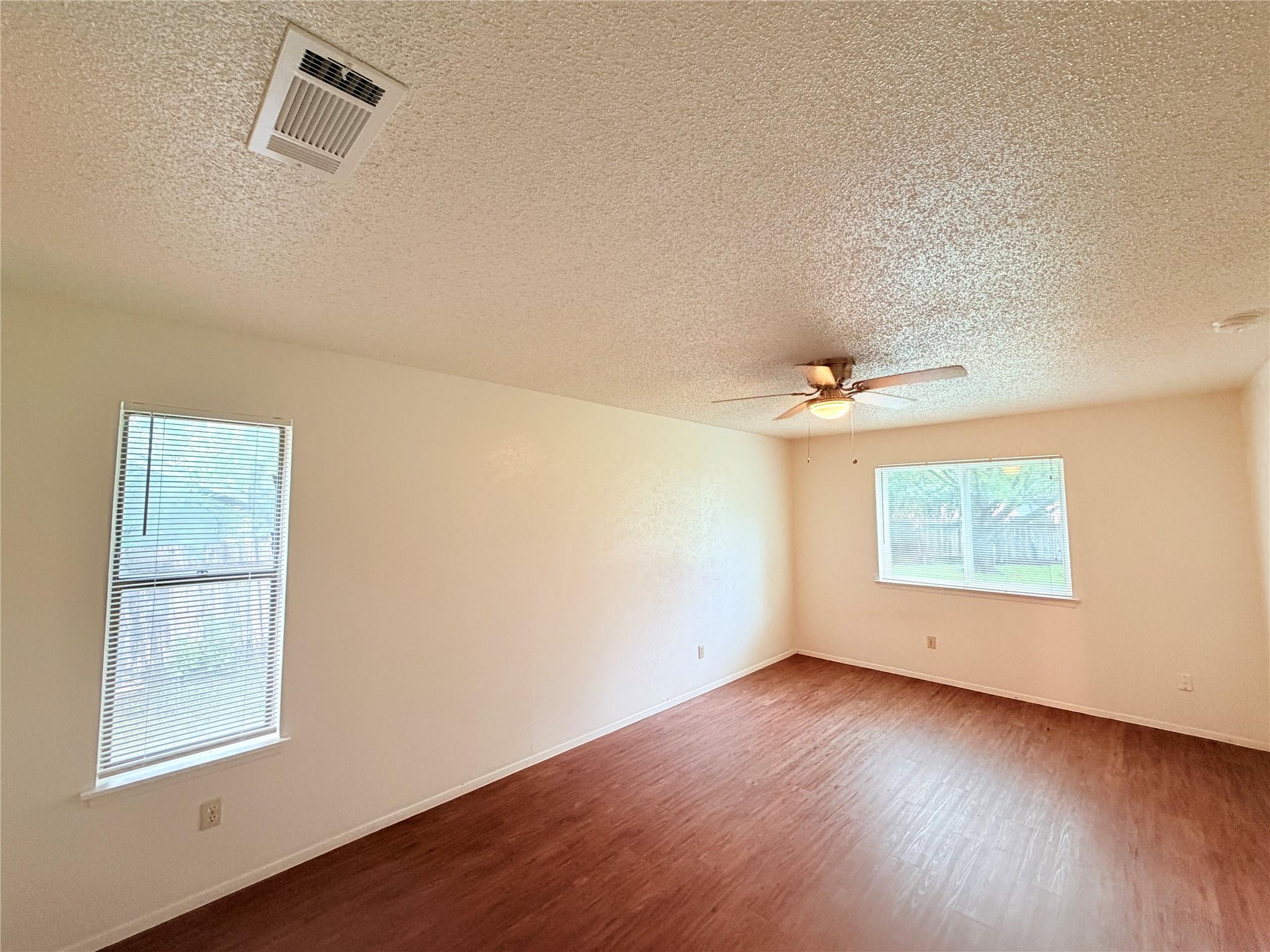 10904 Meadgreen Ct Property Photo 18