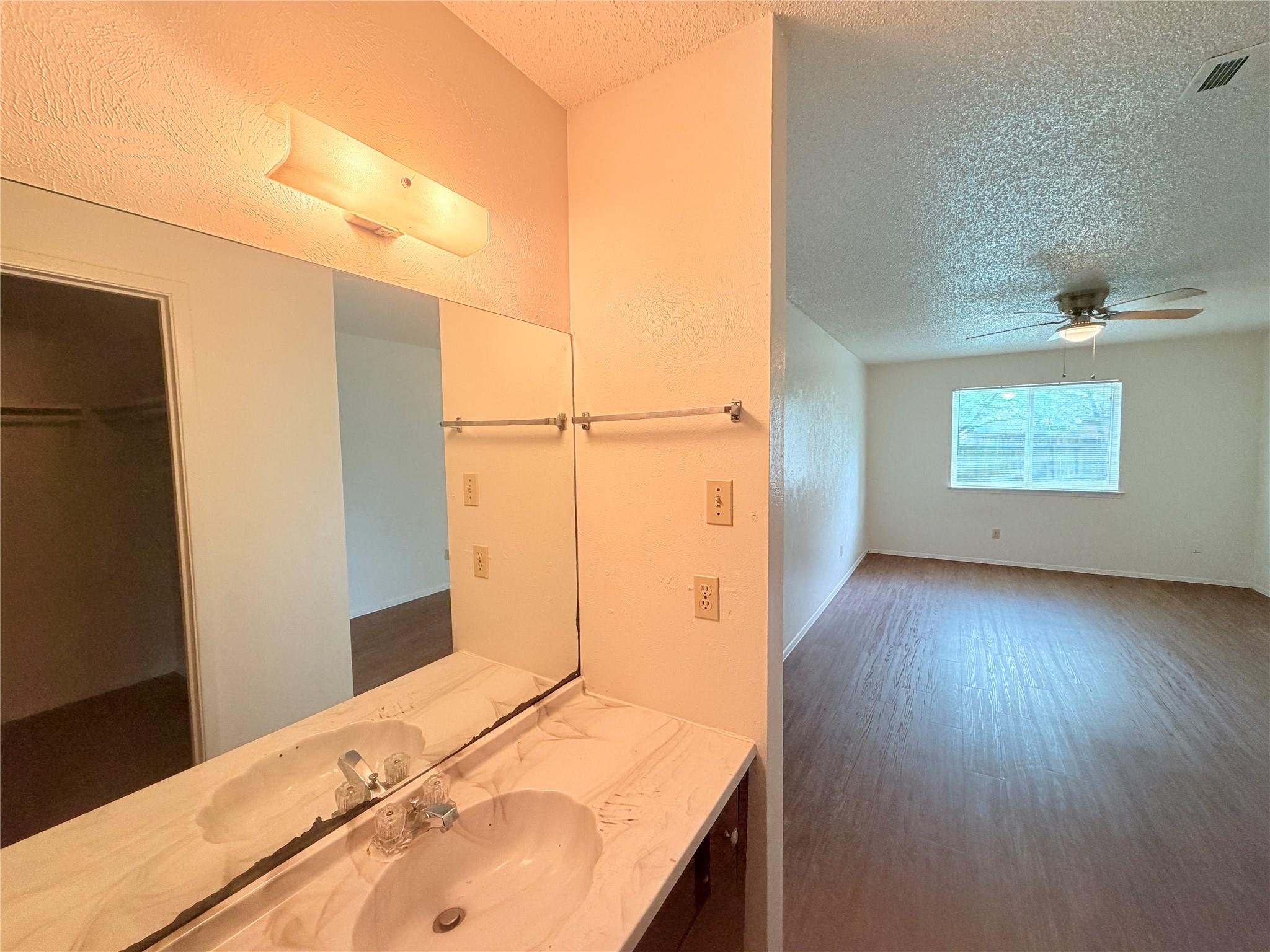 10904 Meadgreen Ct Property Photo 21