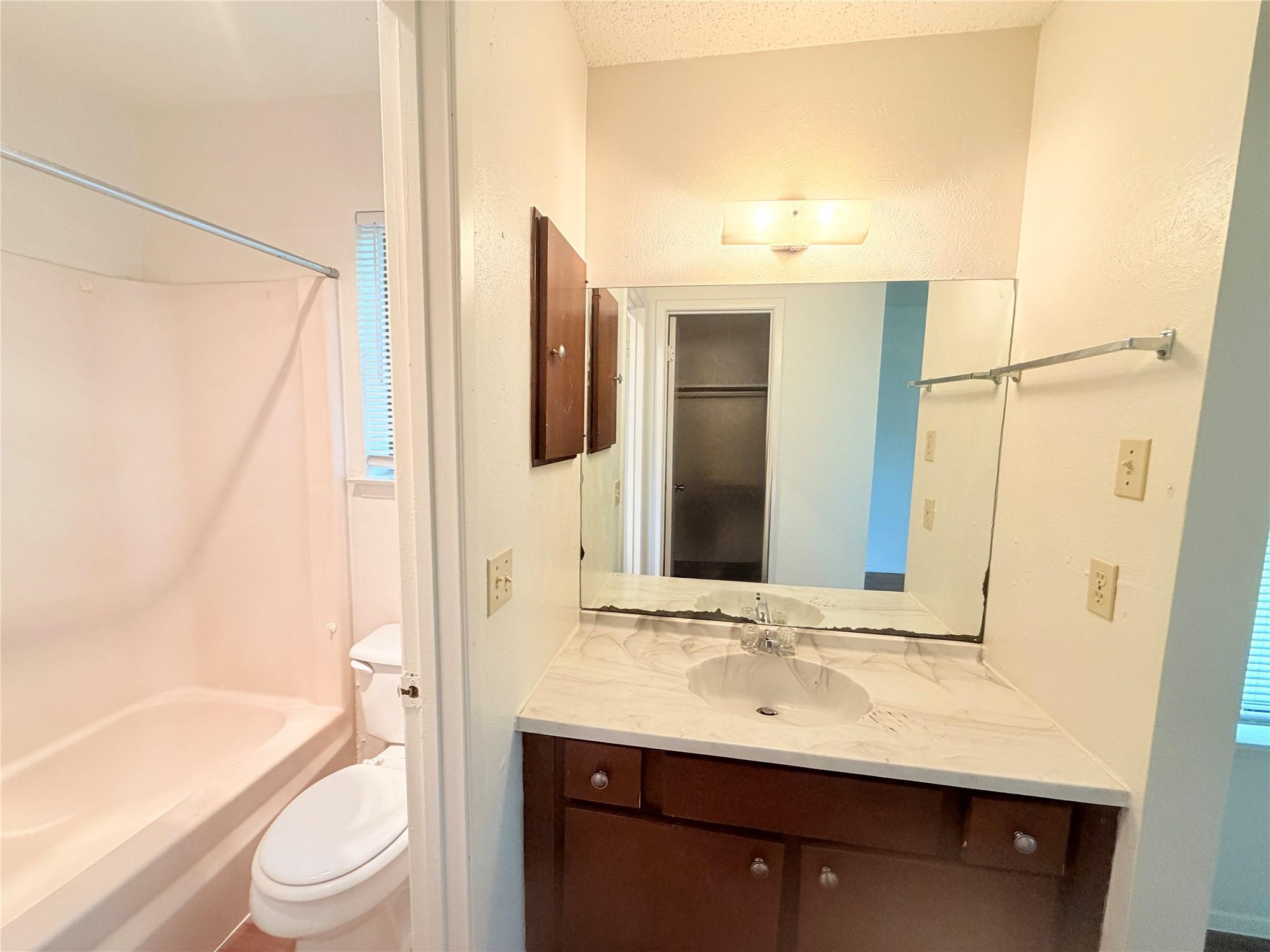 10904 Meadgreen Ct Property Photo 23