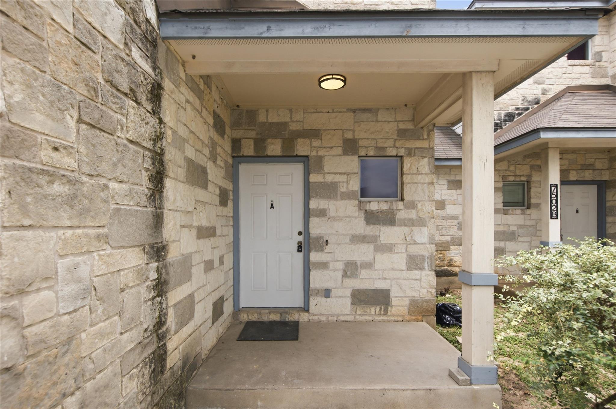 7502 Lazy Creek Dr Property Photo 2