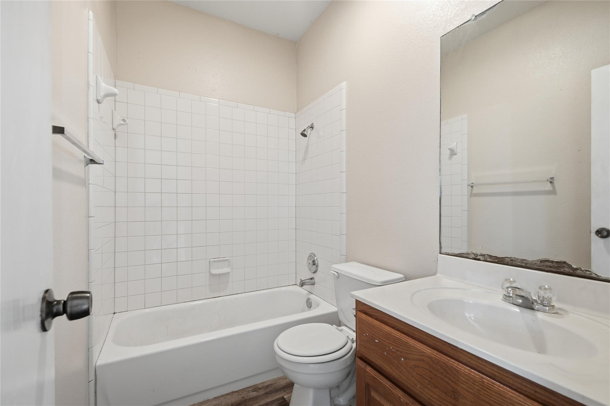 7502 Lazy Creek Dr Property Photo 8