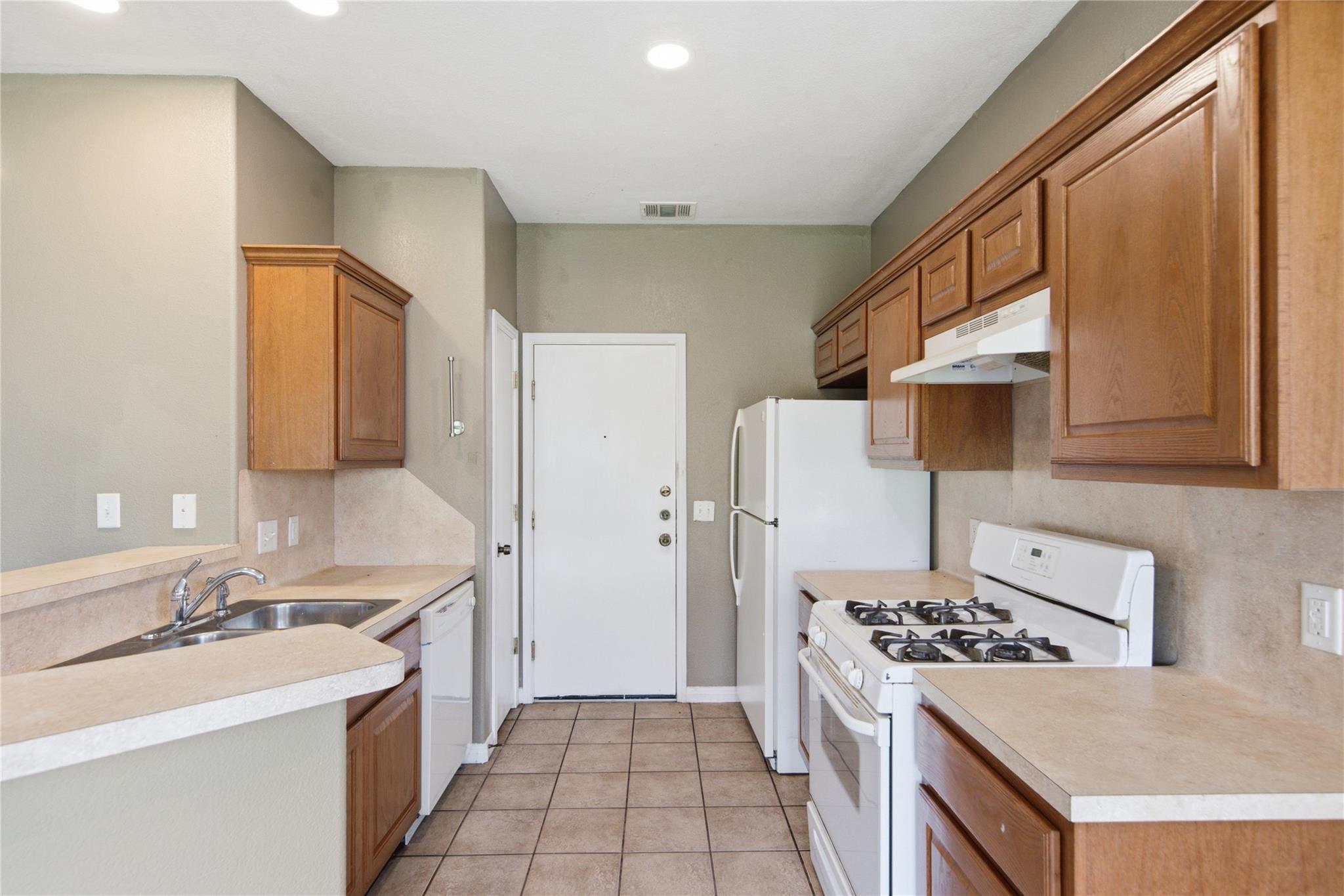 7502 Lazy Creek Dr Property Photo 10