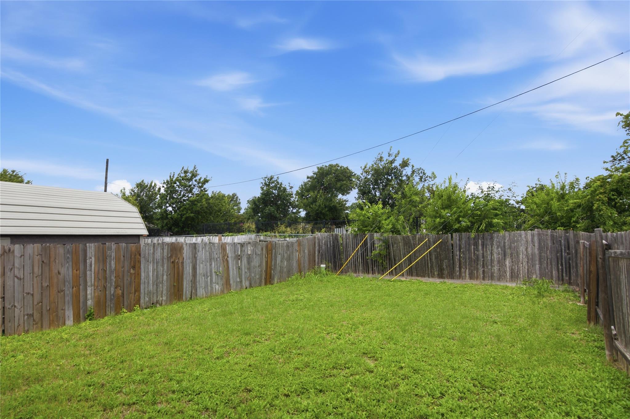 7502 Lazy Creek Dr Property Photo 12