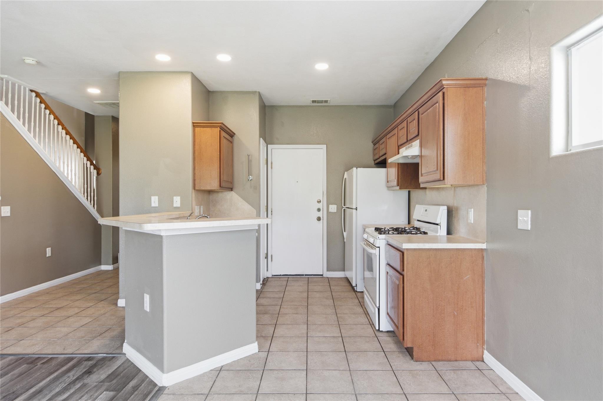 7502 Lazy Creek Dr Property Photo 17
