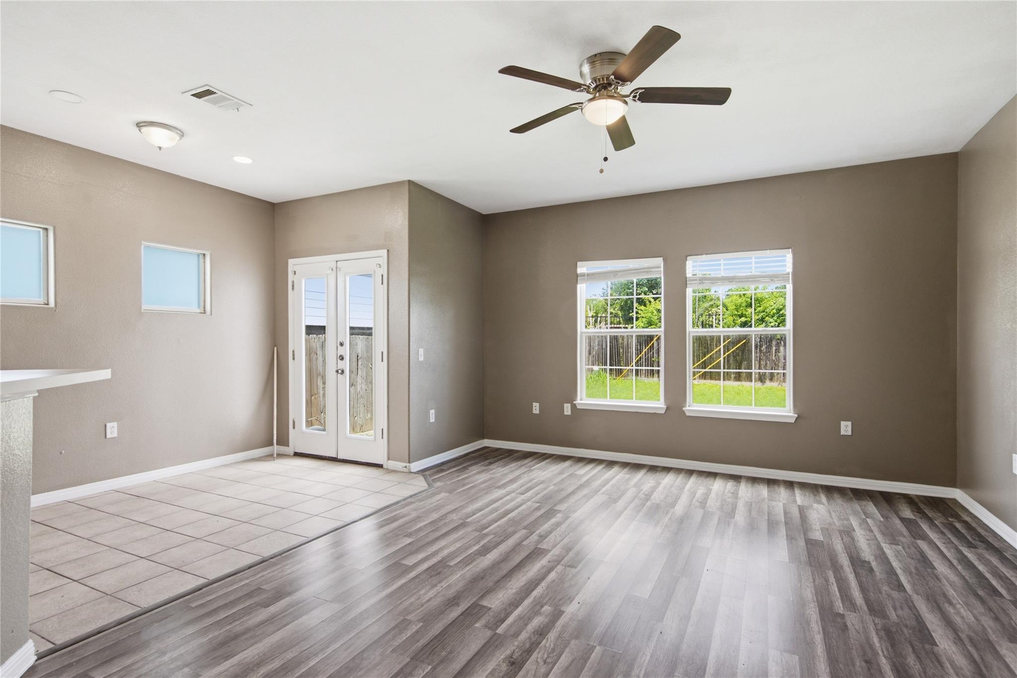 7502 Lazy Creek Dr Property Photo 23