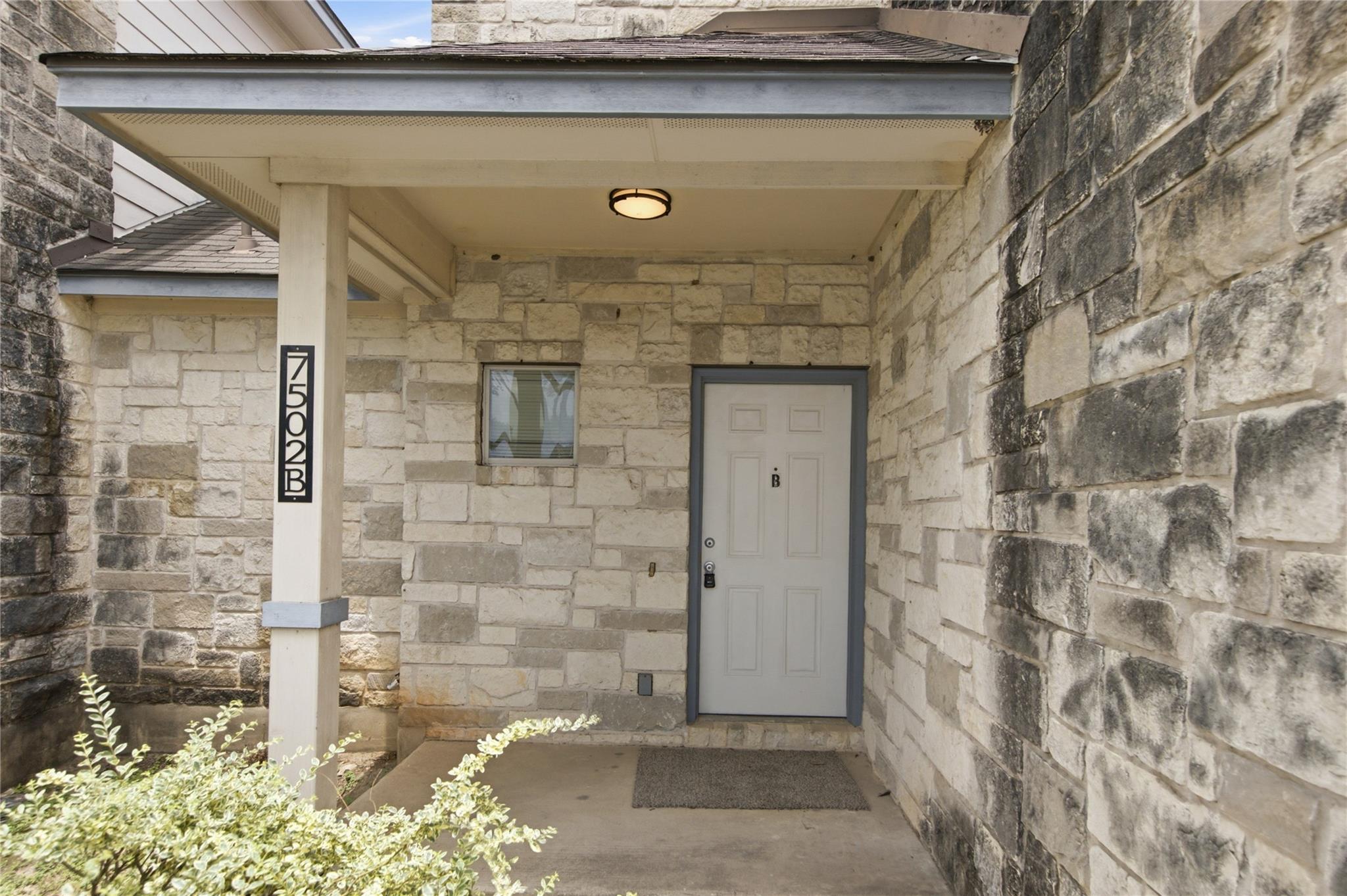 7502 Lazy Creek Dr Property Photo 24
