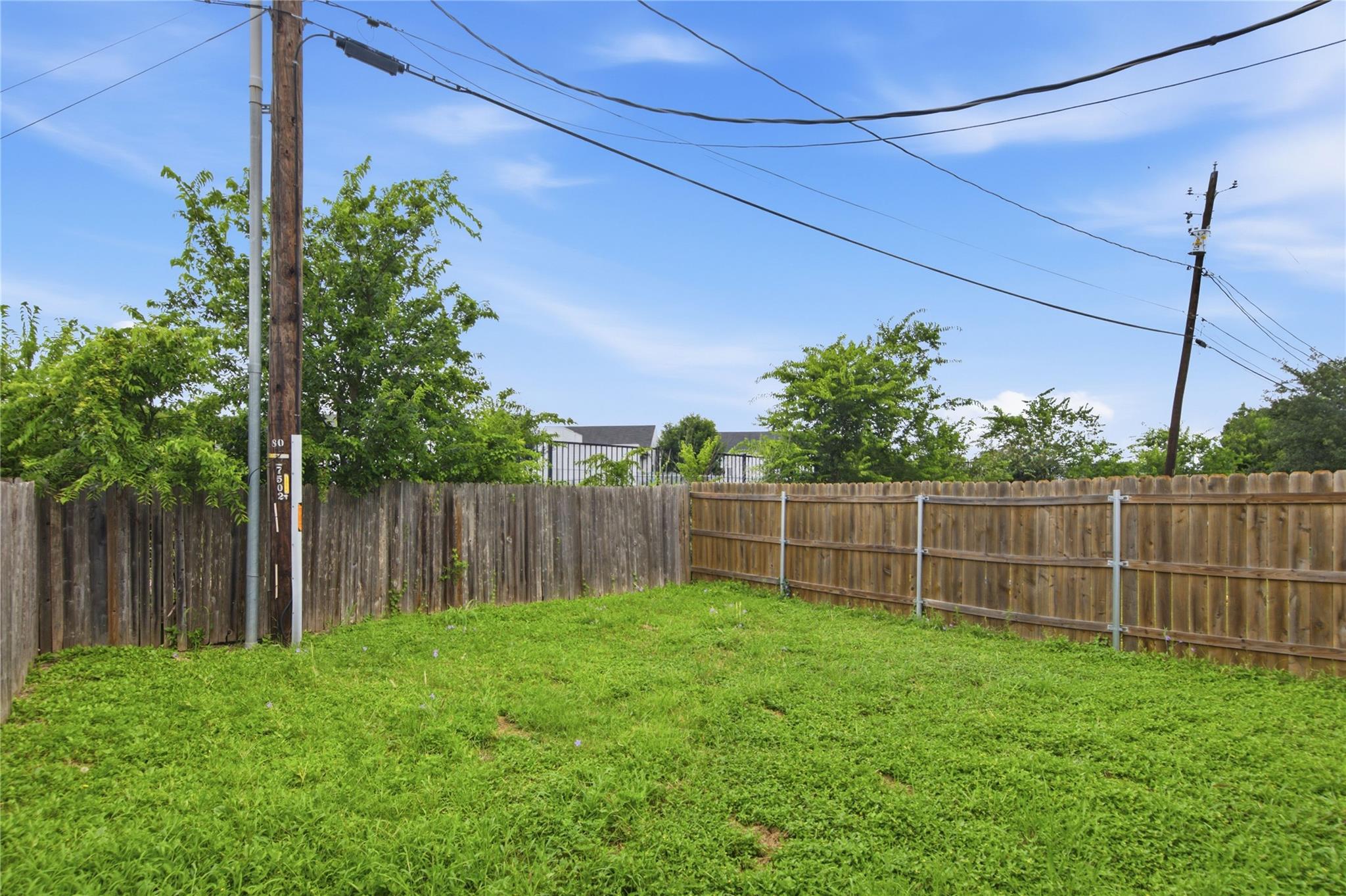 7502 Lazy Creek Dr Property Photo 26