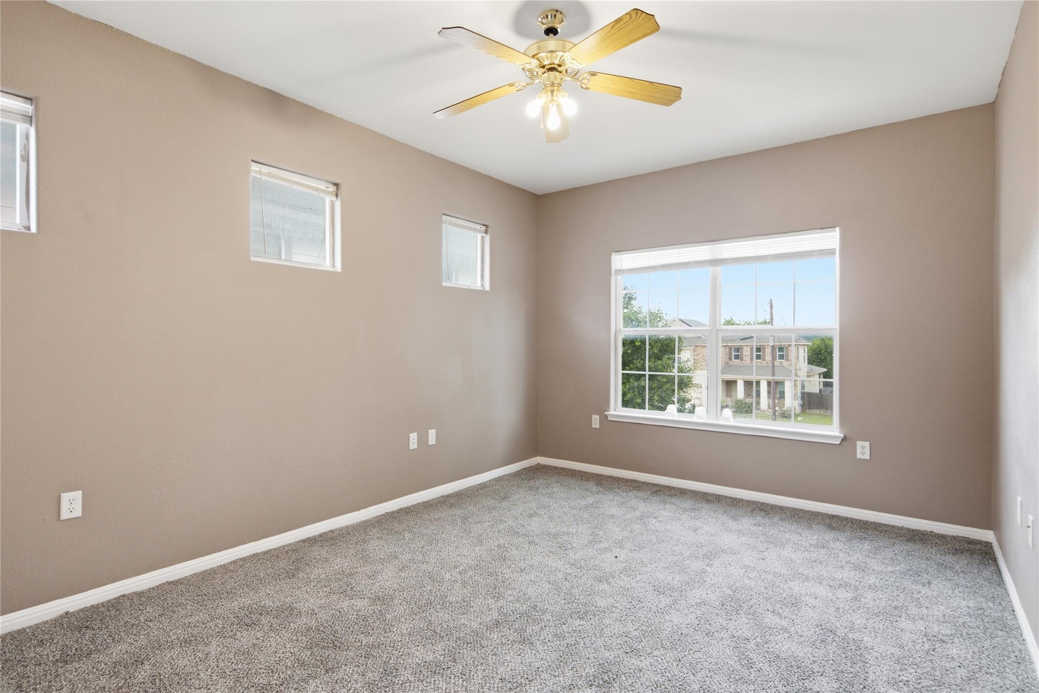 7502 Lazy Creek Dr Property Photo 28