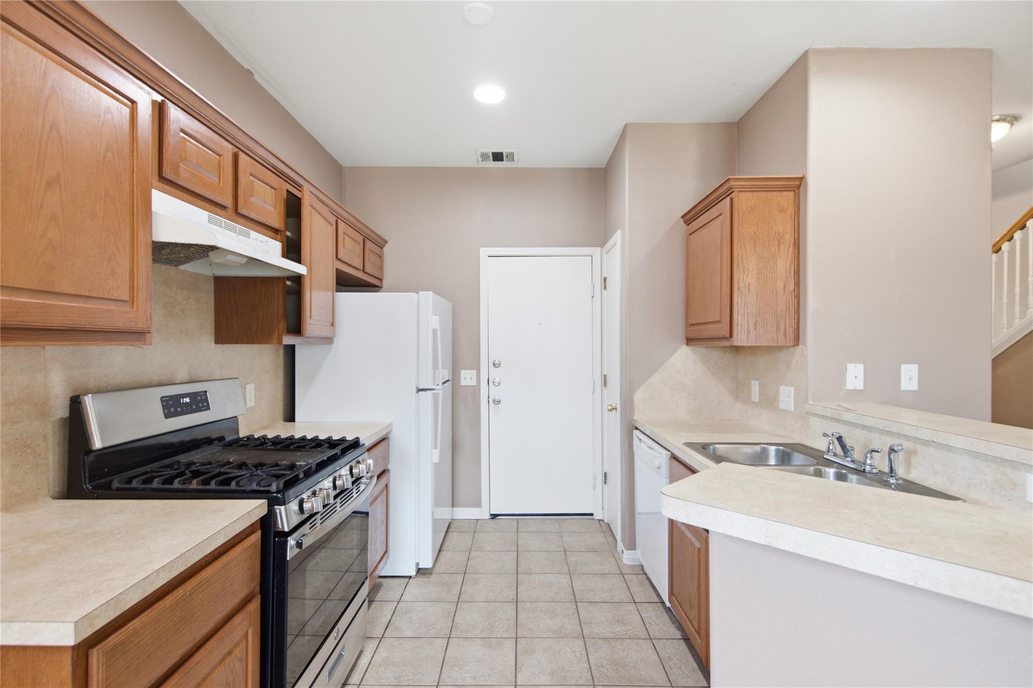 7502 Lazy Creek Dr Property Photo 31