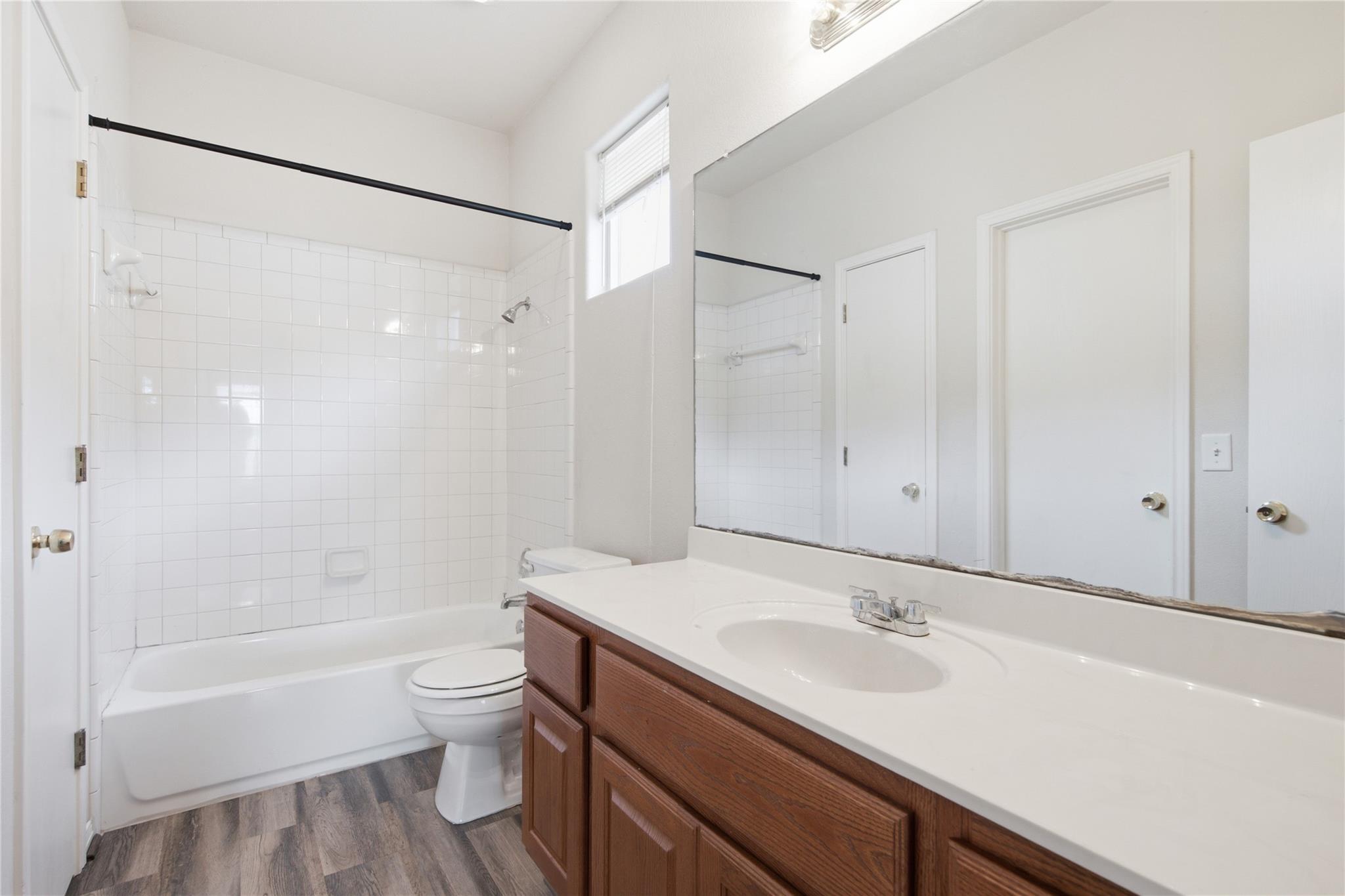 7502 Lazy Creek Dr Property Photo 32