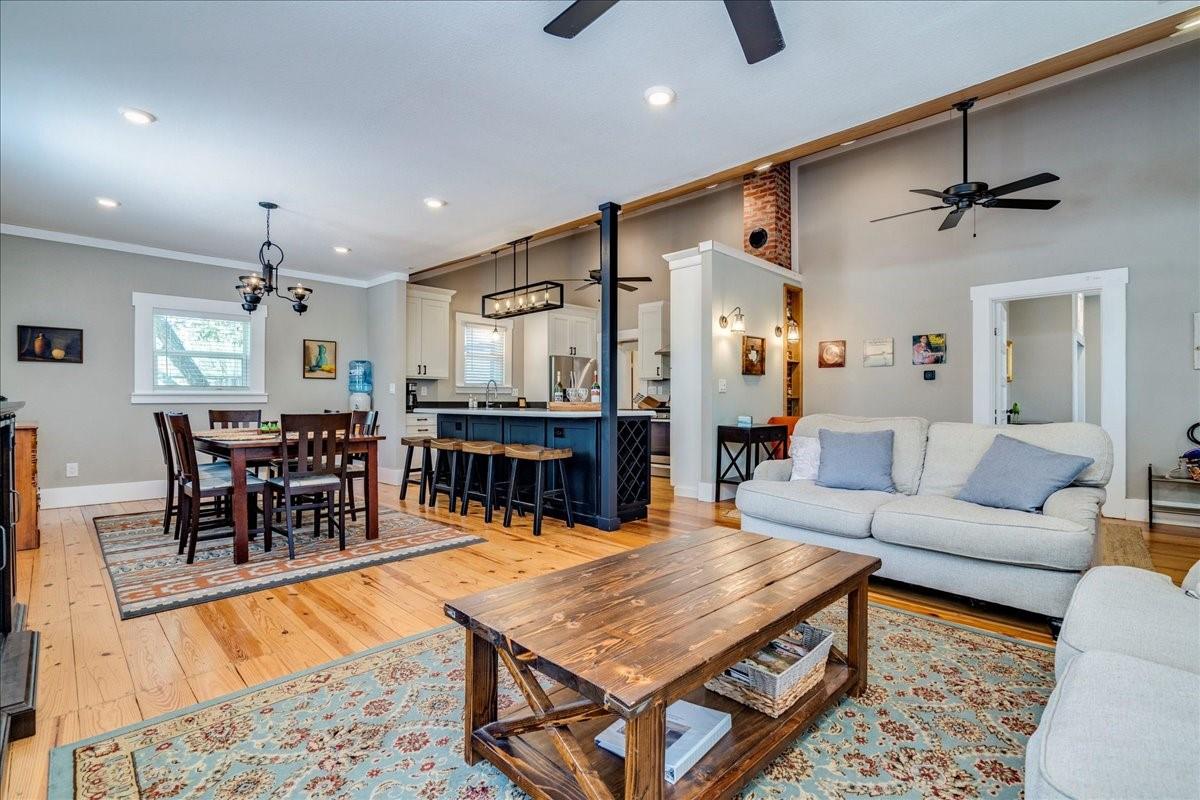 506 Shaw Ave Property Photo 5