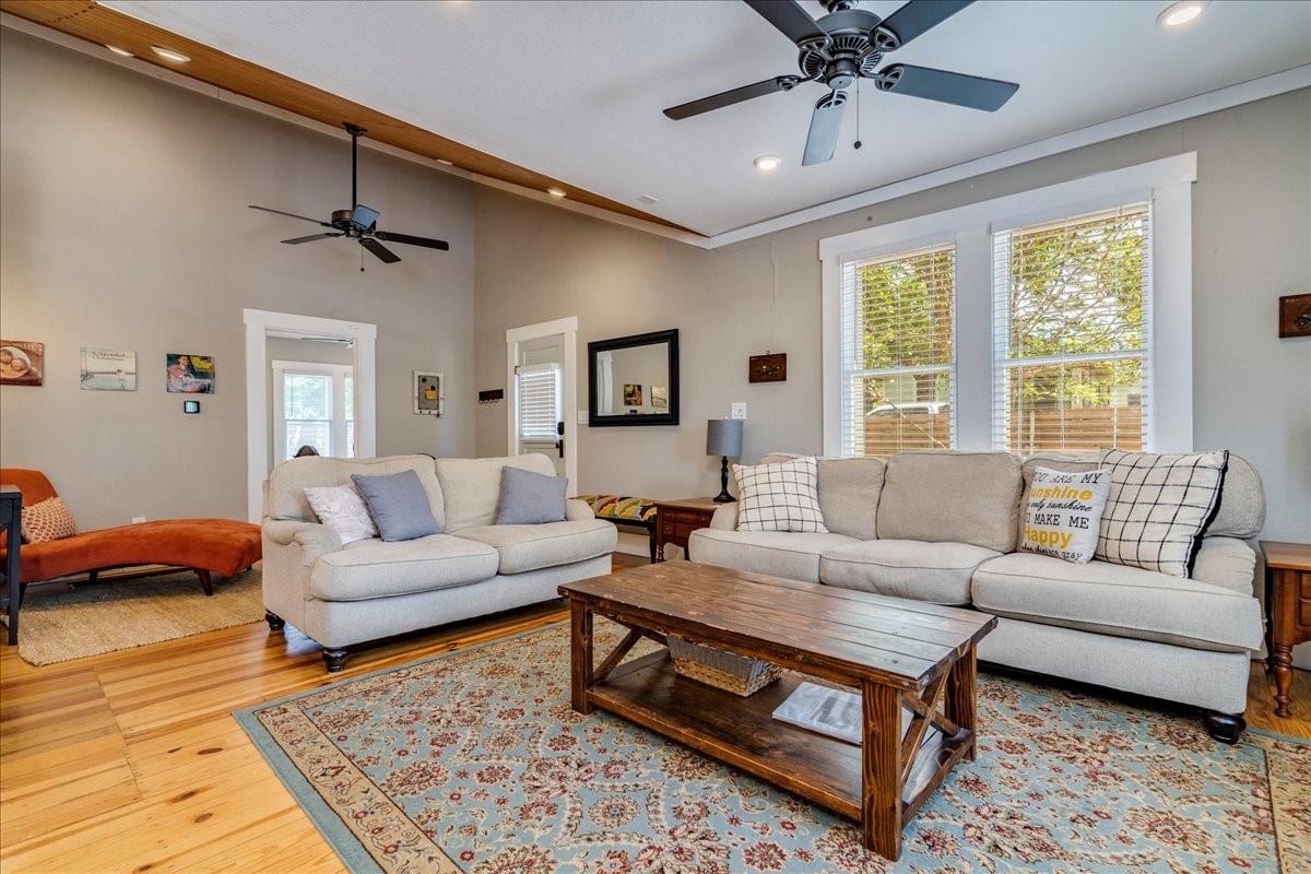 506 Shaw Ave Property Photo 6