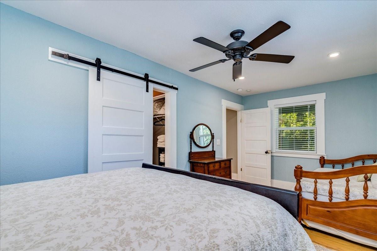 506 Shaw Ave Property Photo 10