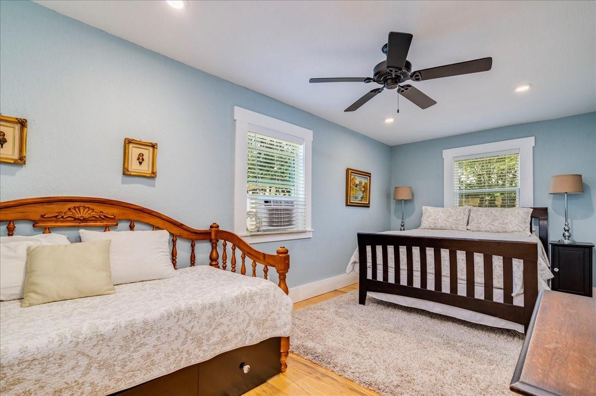 506 Shaw Ave Property Photo 11