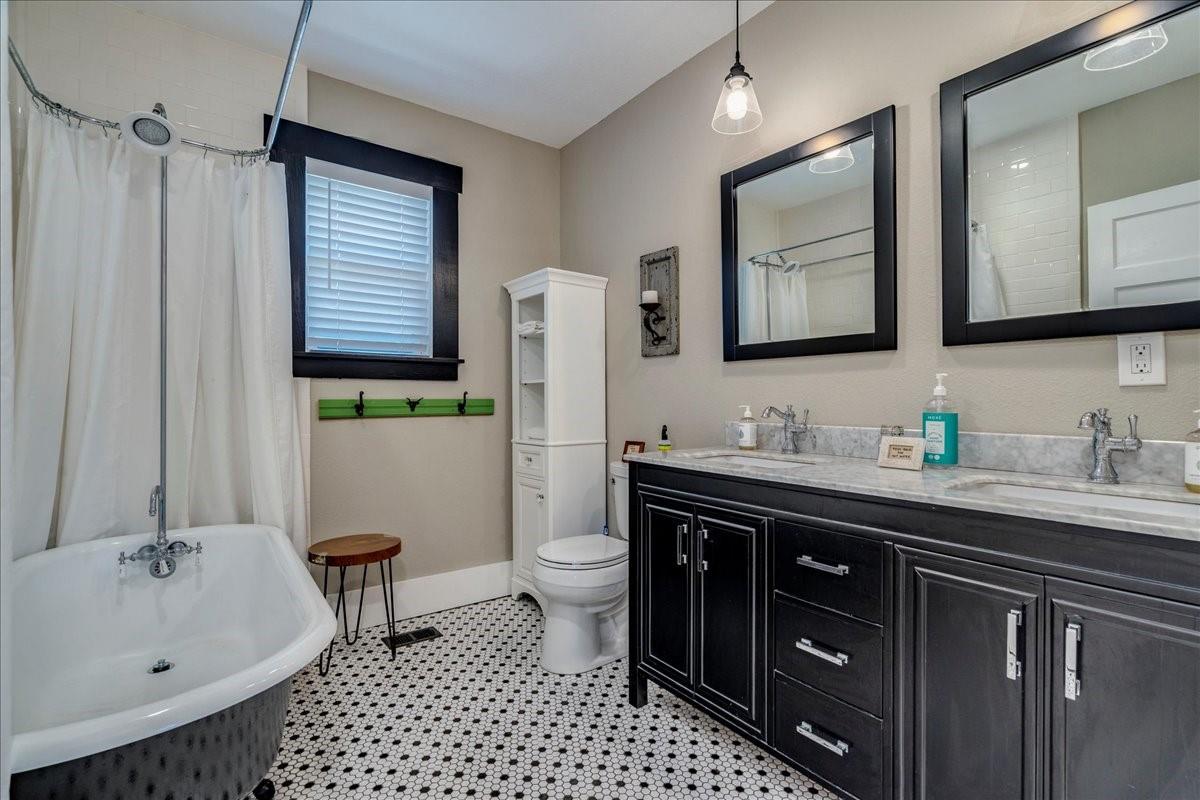 506 Shaw Ave Property Photo 17