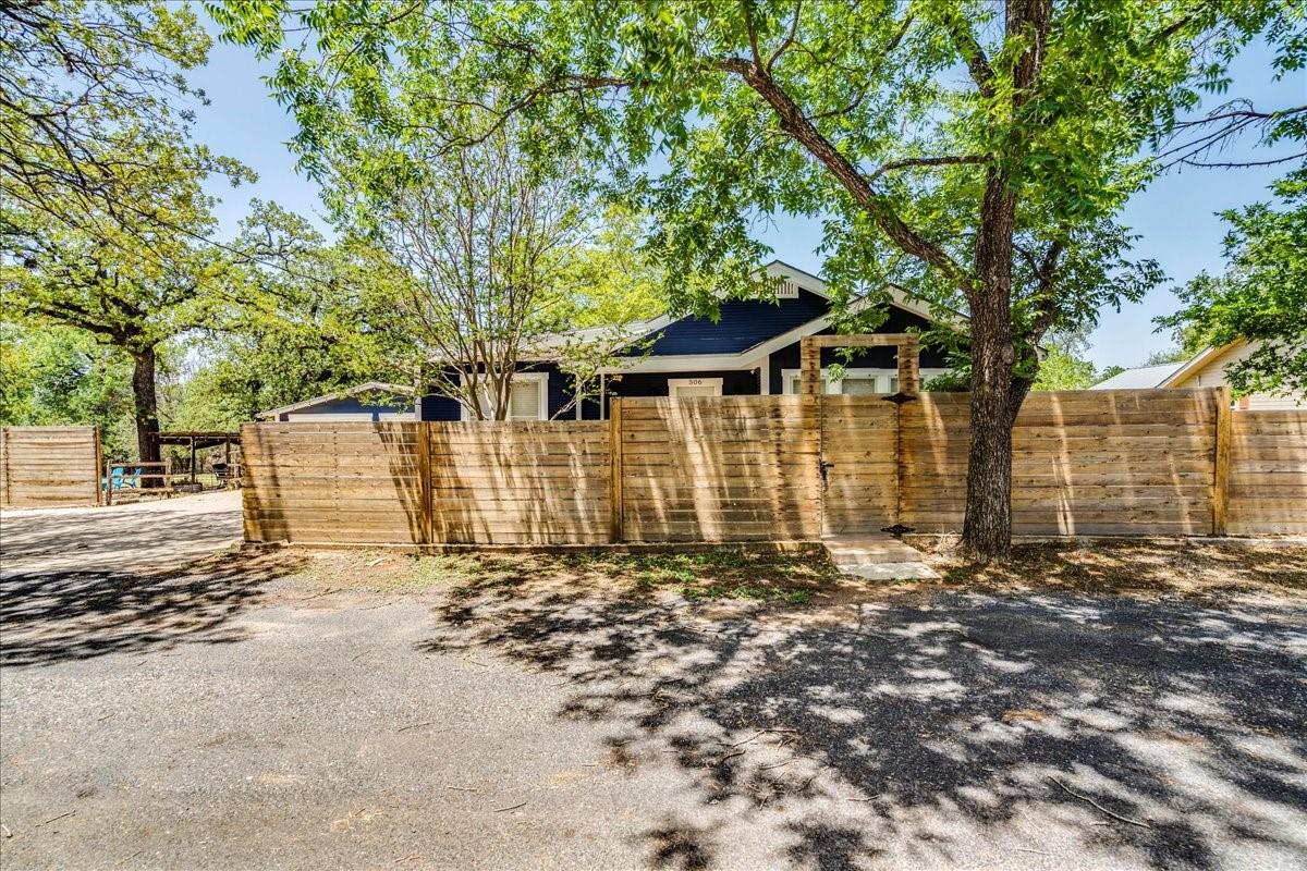 506 Shaw Ave Property Photo 36