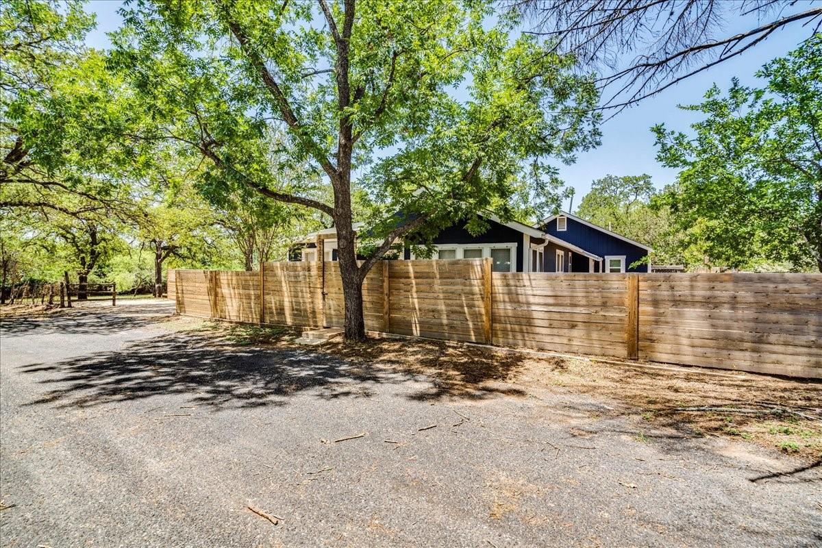 506 Shaw Ave Property Photo 38