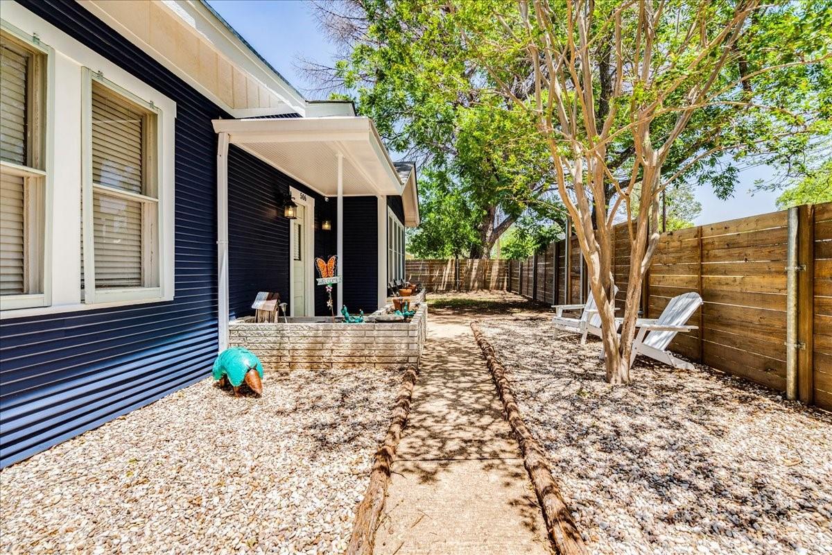 506 Shaw Ave Property Photo 39