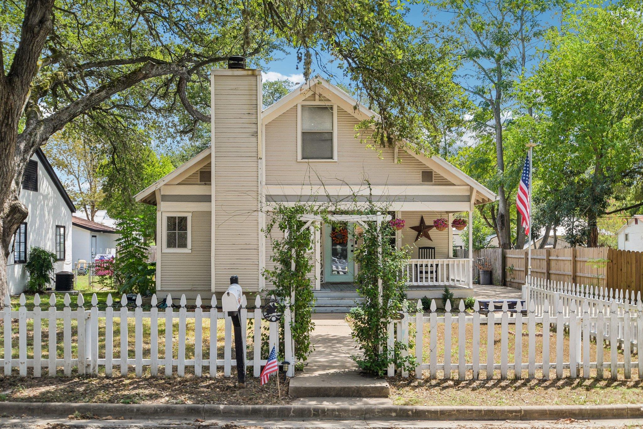 802 Hudgins St Property Photo 1