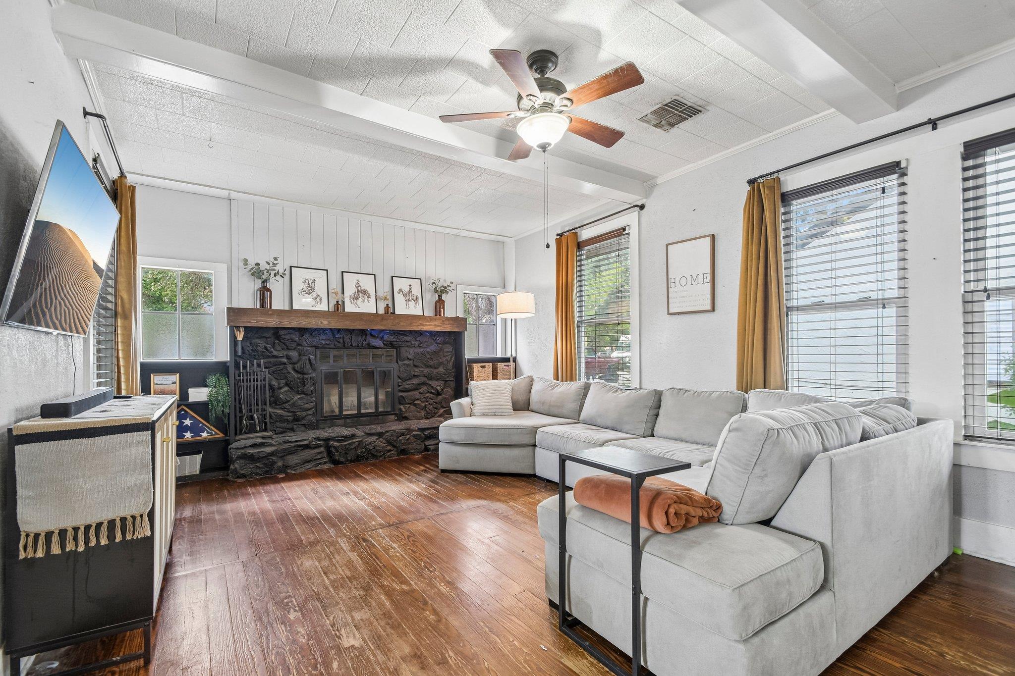 802 Hudgins St Property Photo 3