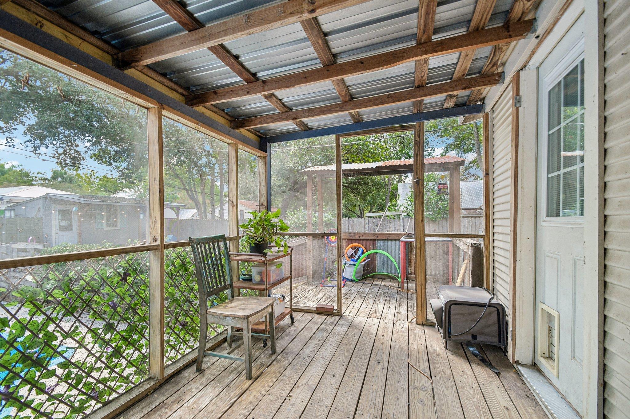 802 Hudgins St Property Photo 6