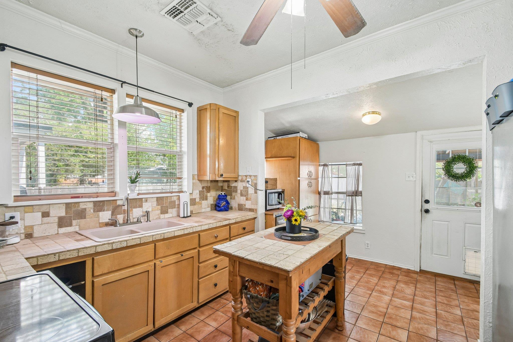 802 Hudgins St Property Photo 12