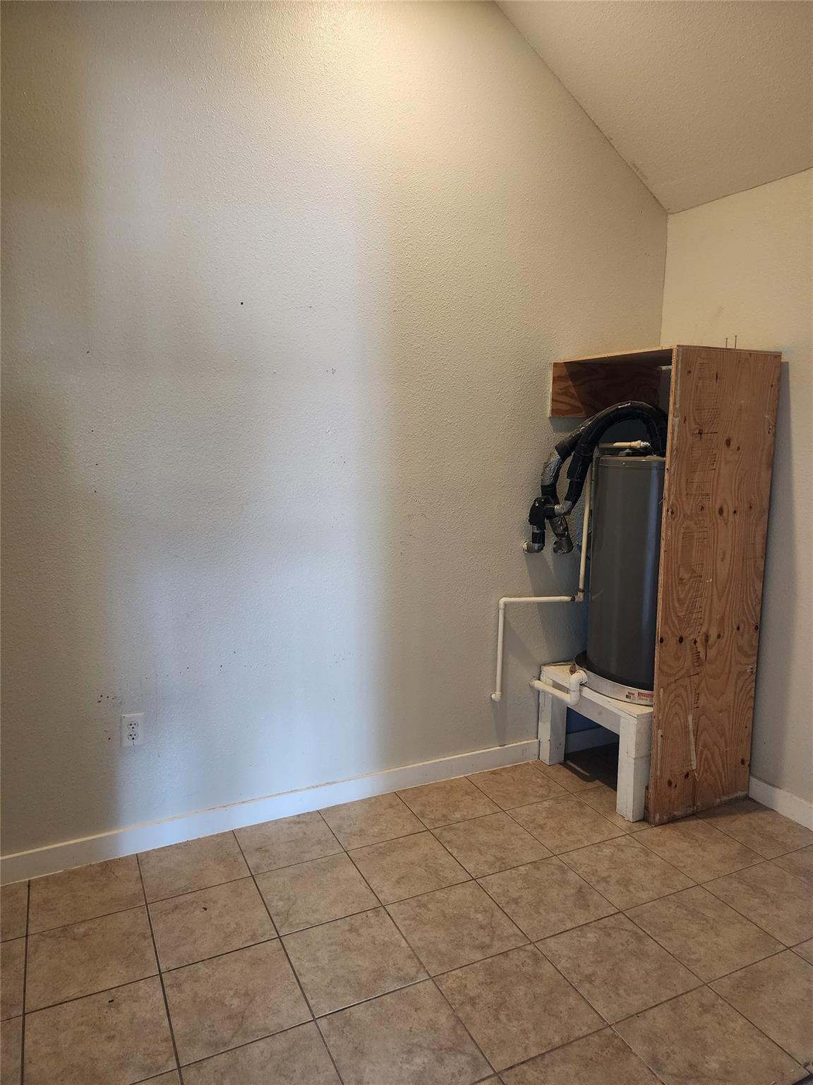 5808 Manor Rd Property Photo 10