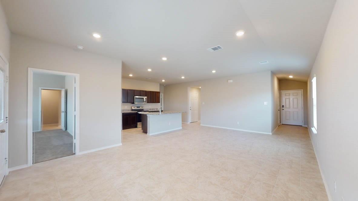 1412 Iron Horse Dr Property Photo 3