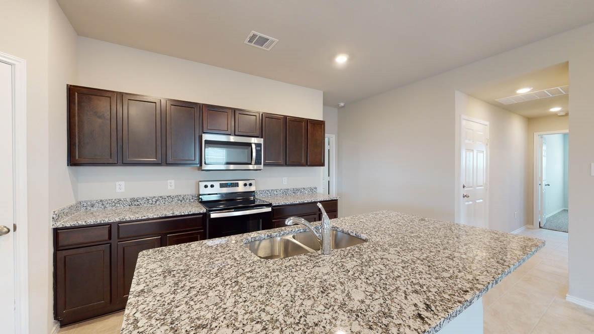 1412 Iron Horse Dr Property Photo 4