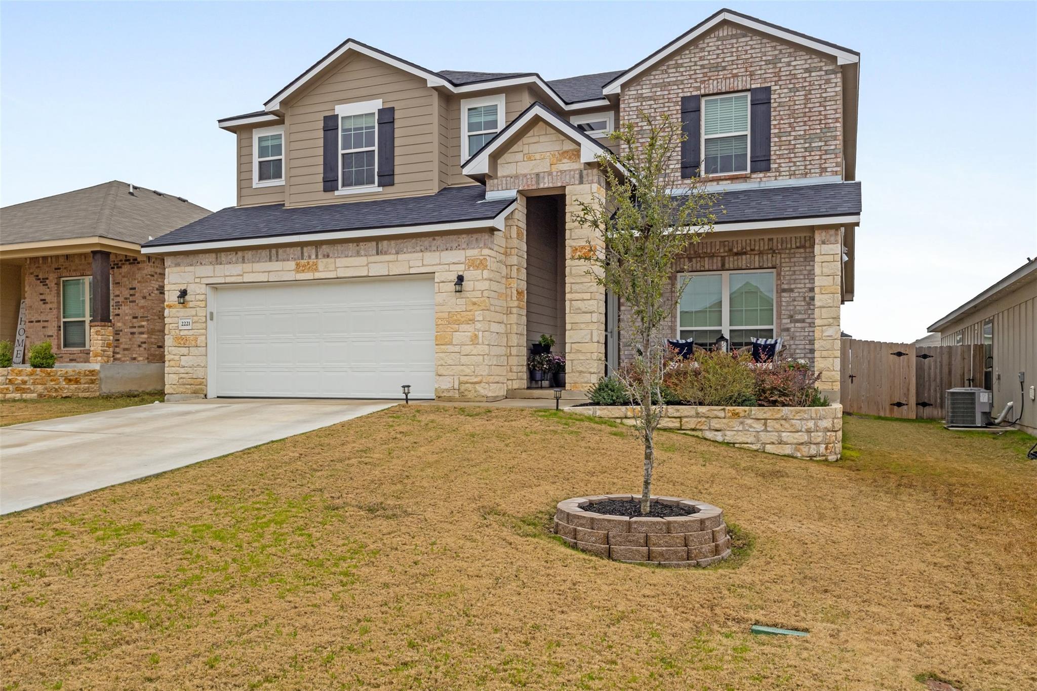 2221 Clove Ct Property Photo 2