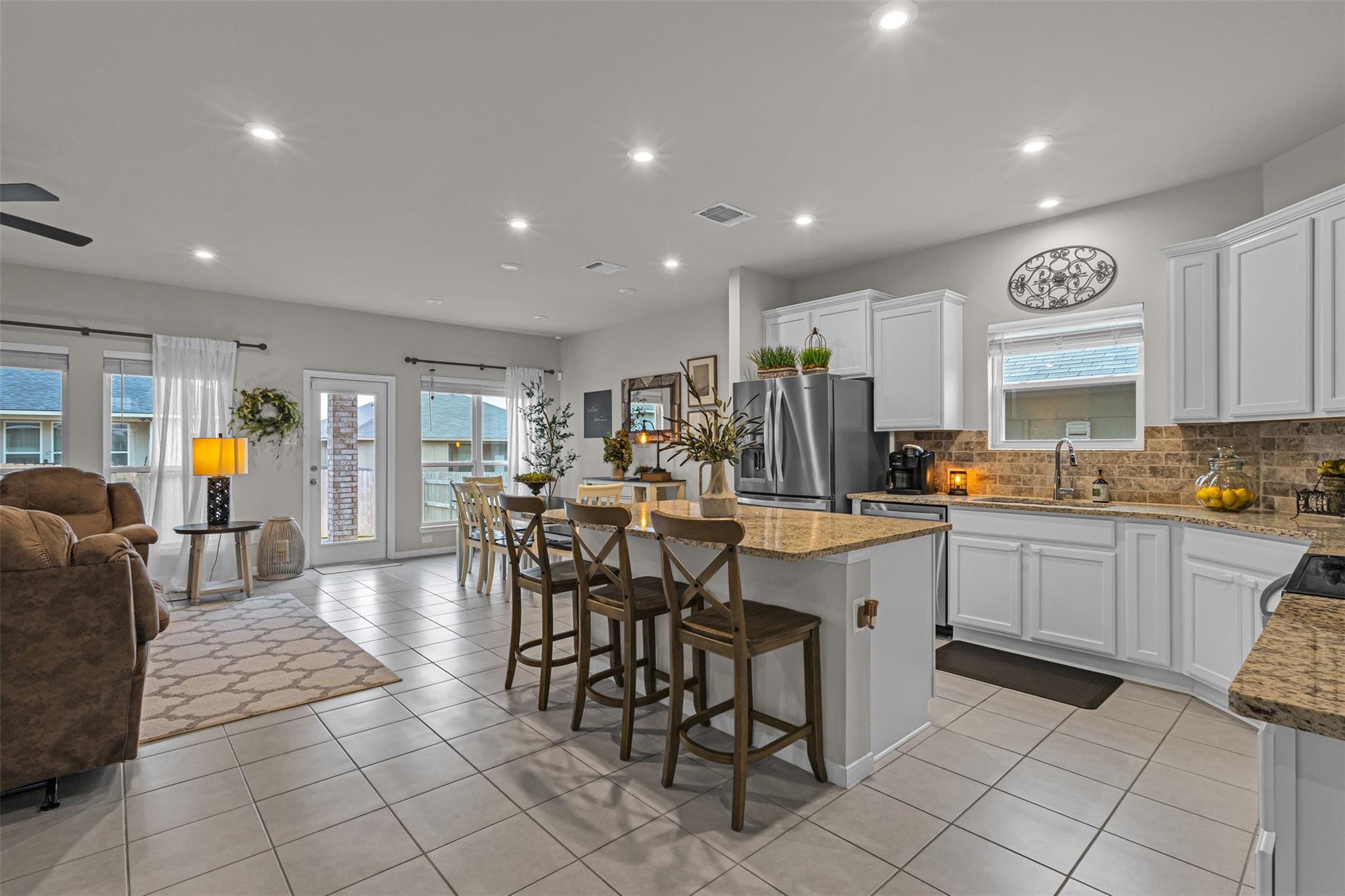 2221 Clove Ct Property Photo 6