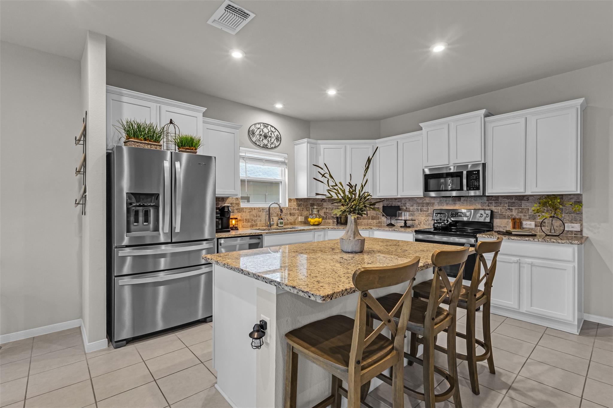 2221 Clove Ct Property Photo 8