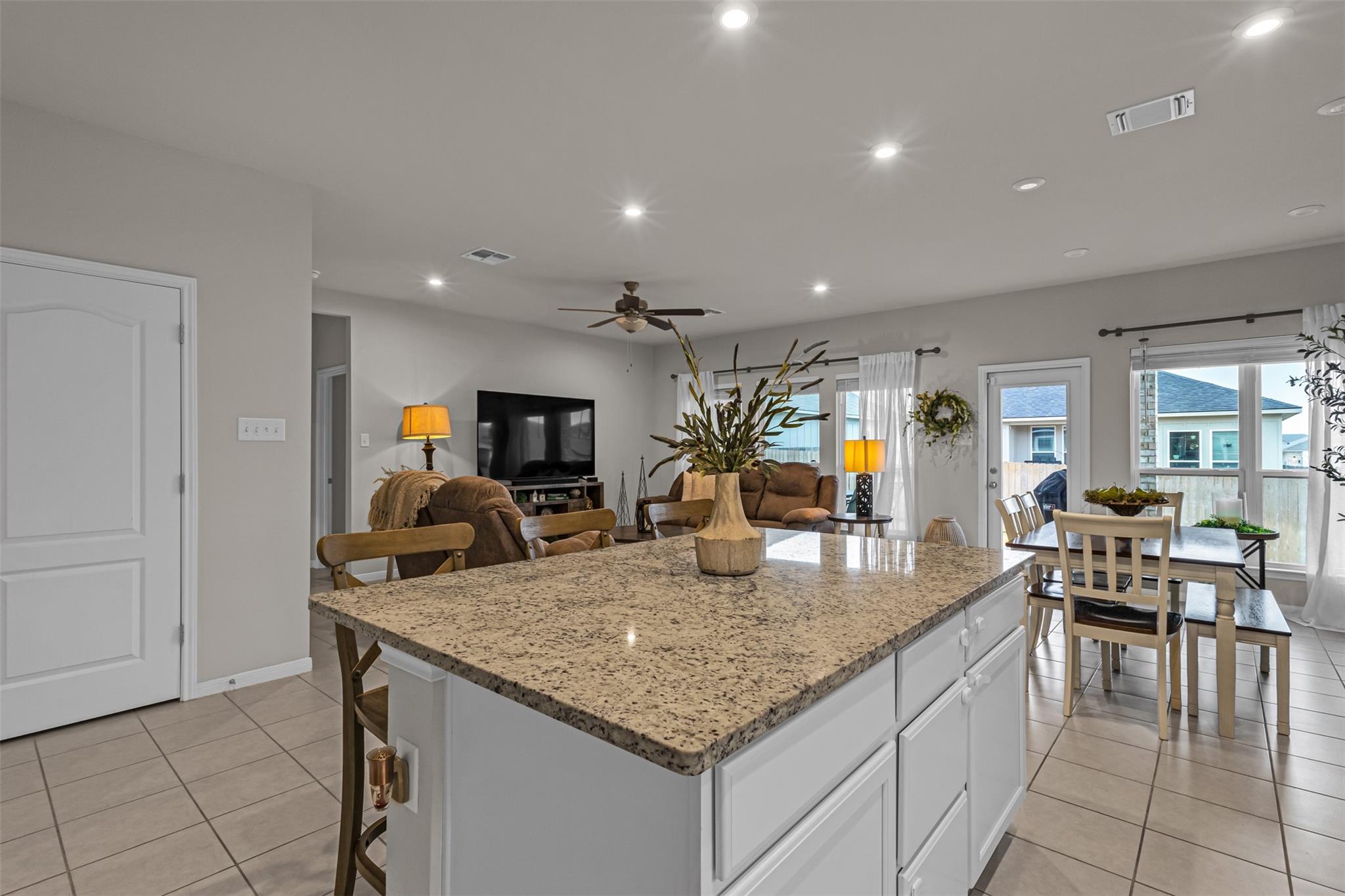 2221 Clove Ct Property Photo 10