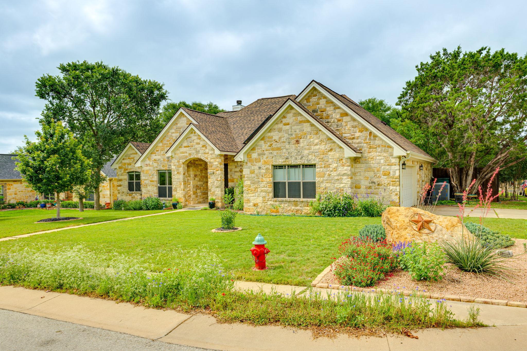 402 Woodland Park Dr