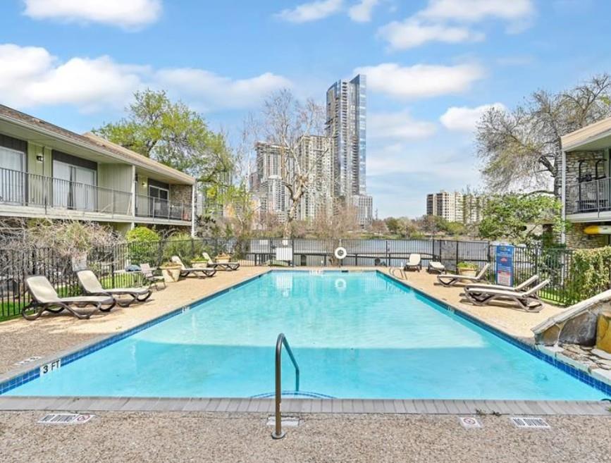 500 E Riverside Dr 242 Property Photo 1