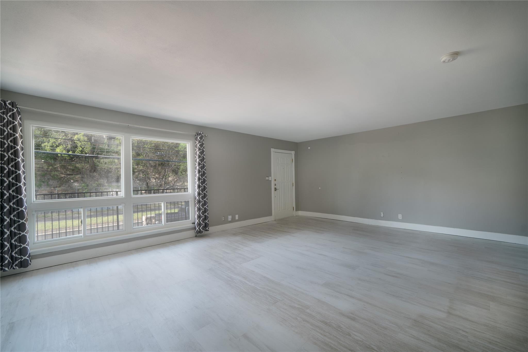 500 E Riverside Dr 242 Property Photo 4