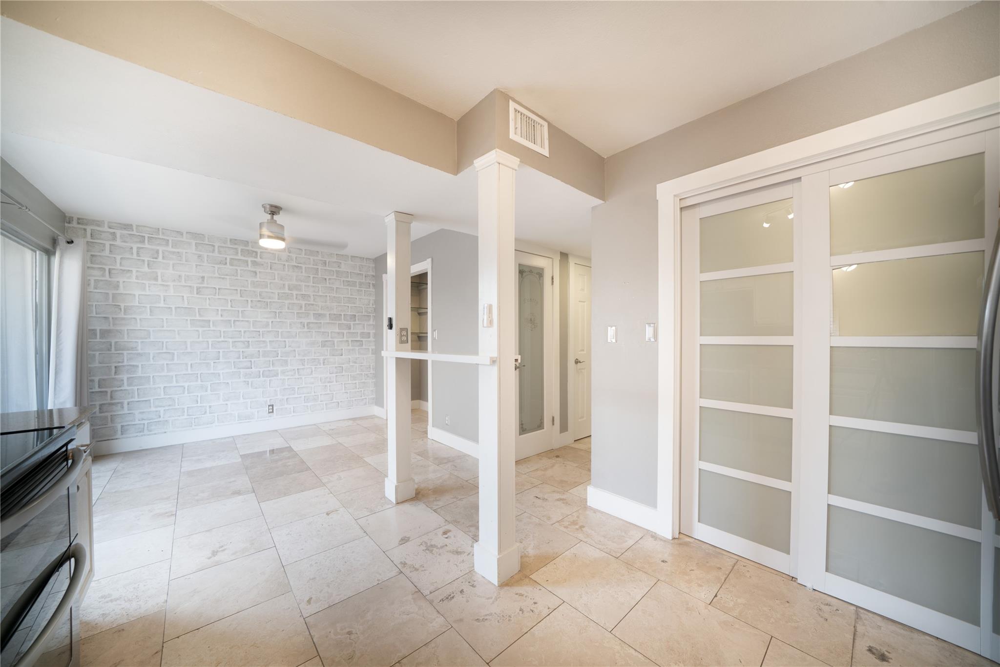 500 E Riverside Dr 242 Property Photo 16