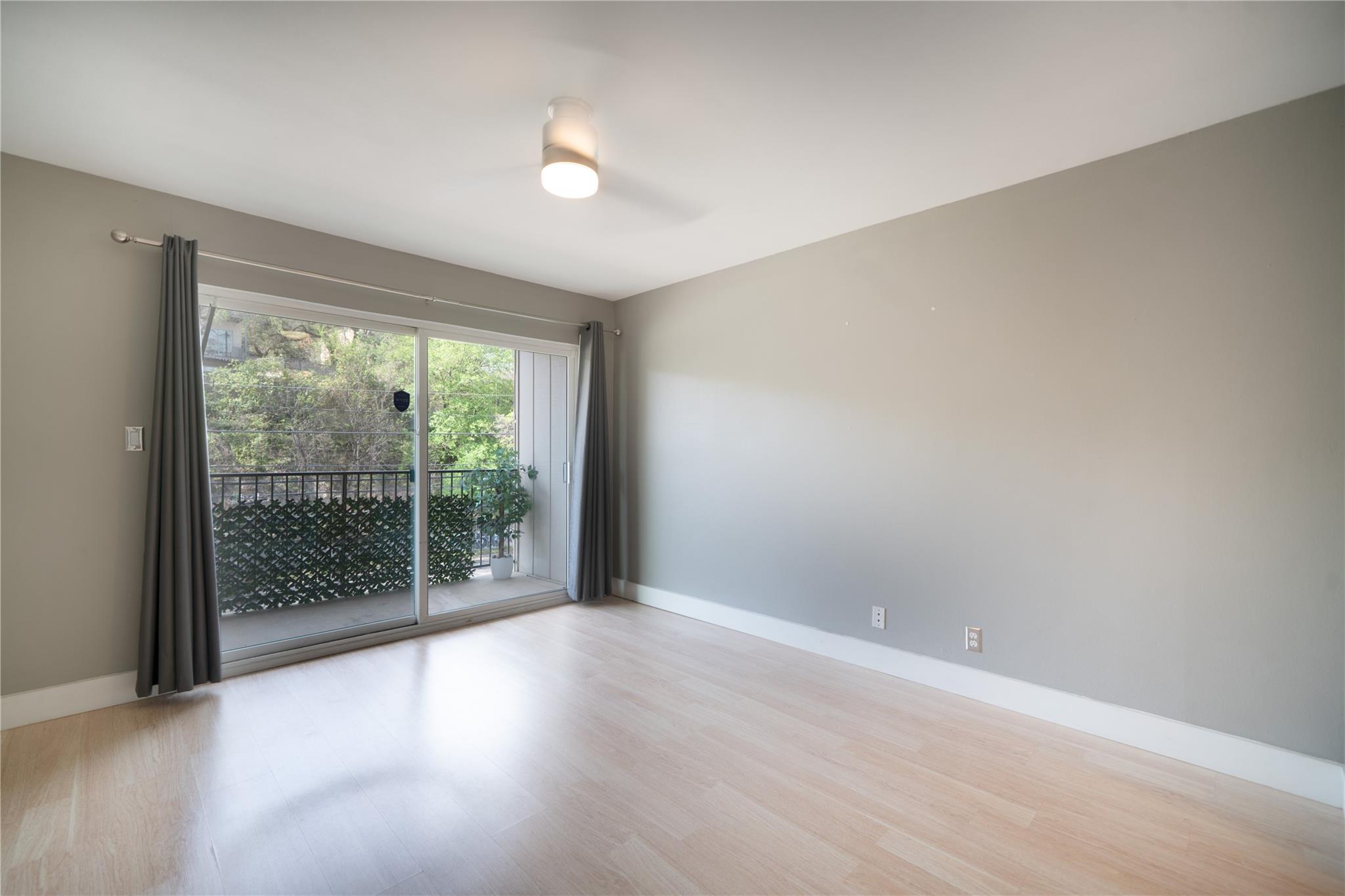 500 E Riverside Dr 242 Property Photo 19