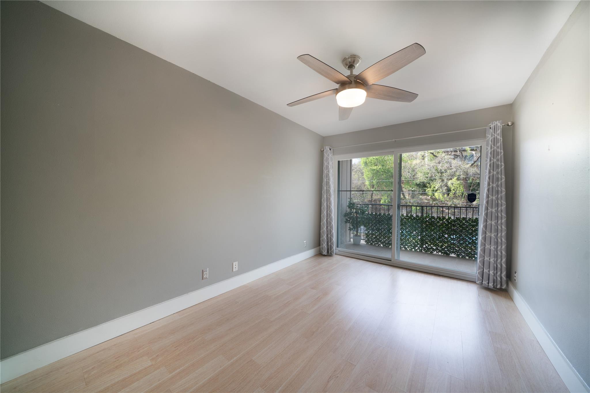 500 E Riverside Dr 242 Property Photo 20