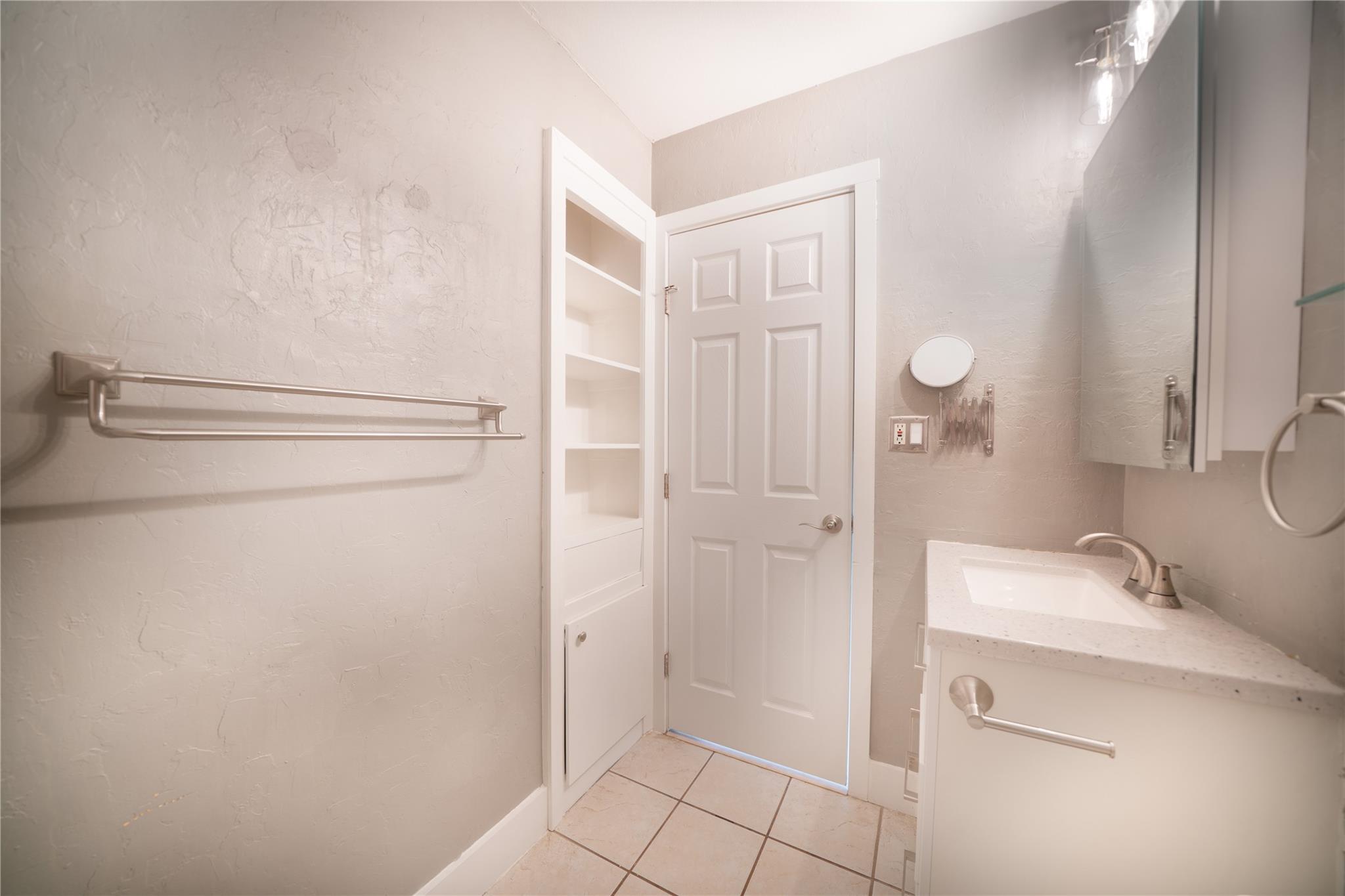500 E Riverside Dr 242 Property Photo 28
