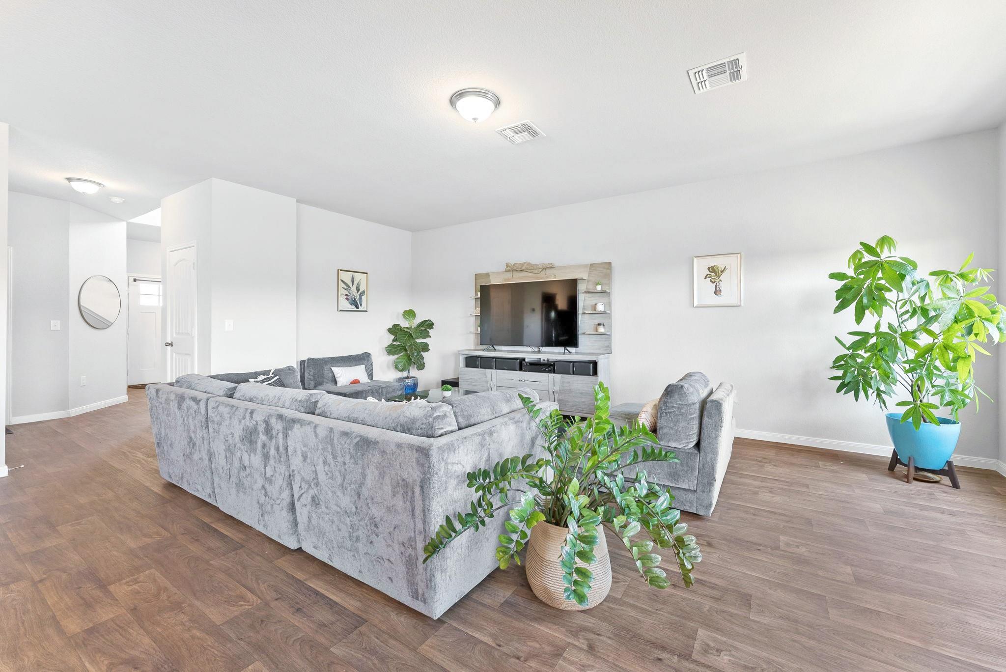 14131 Macquarie Dr Property Photo 10