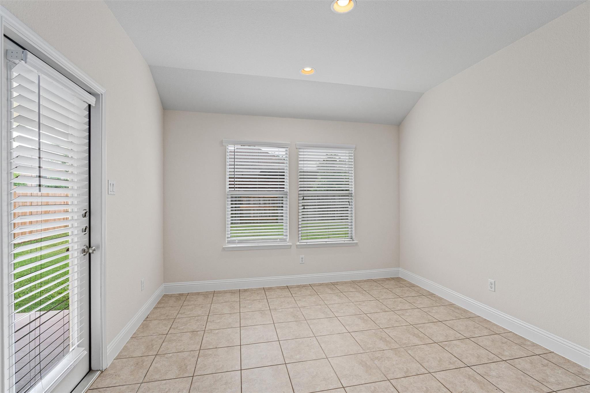 3021 Angelina Ct Property Photo 15