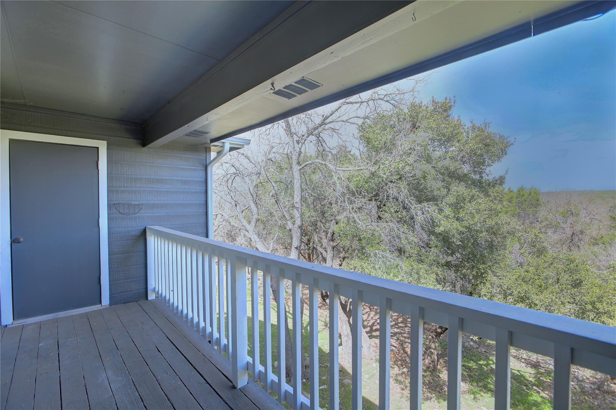 450 Shady Bluff Dr Property Photo 5