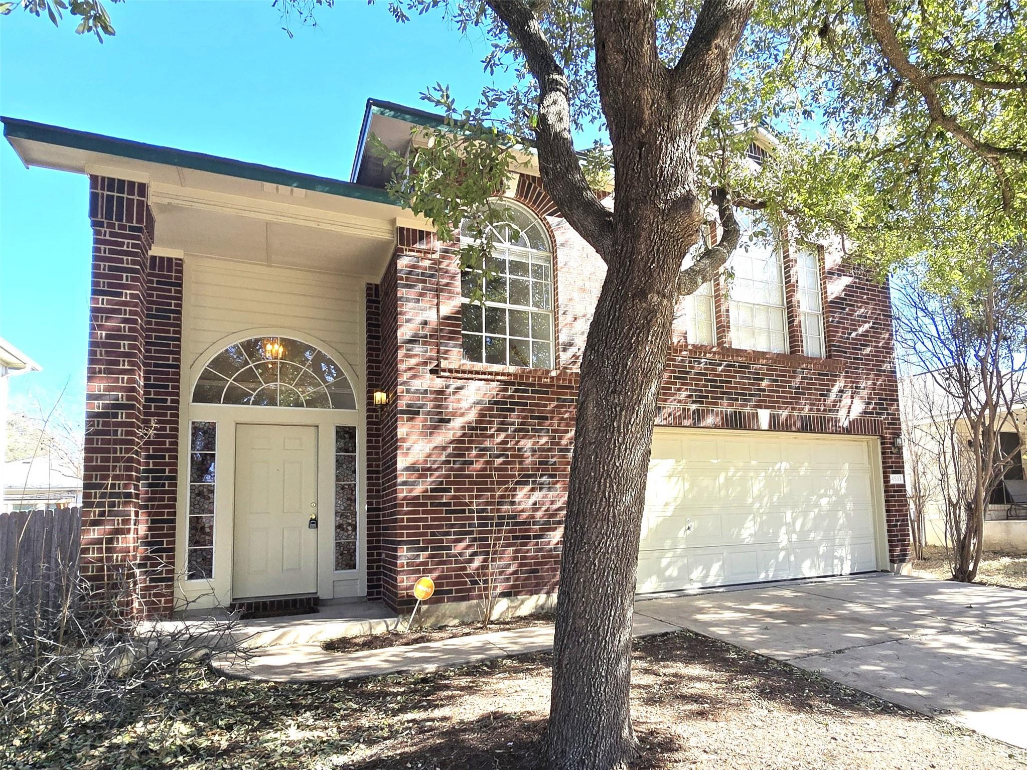 4533 Corran Ferry Loop Property Photo 2