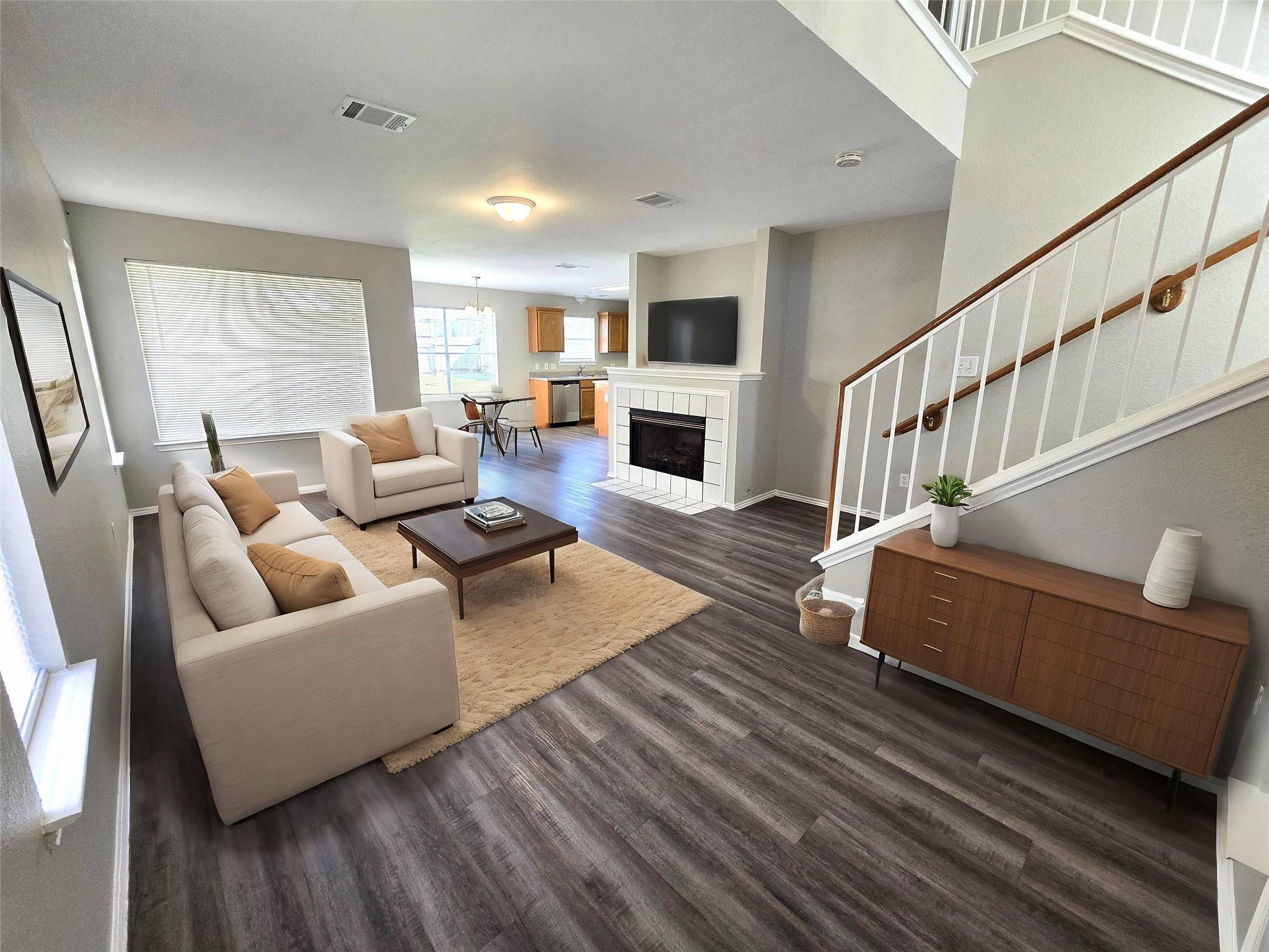 4533 Corran Ferry Loop Property Photo 3