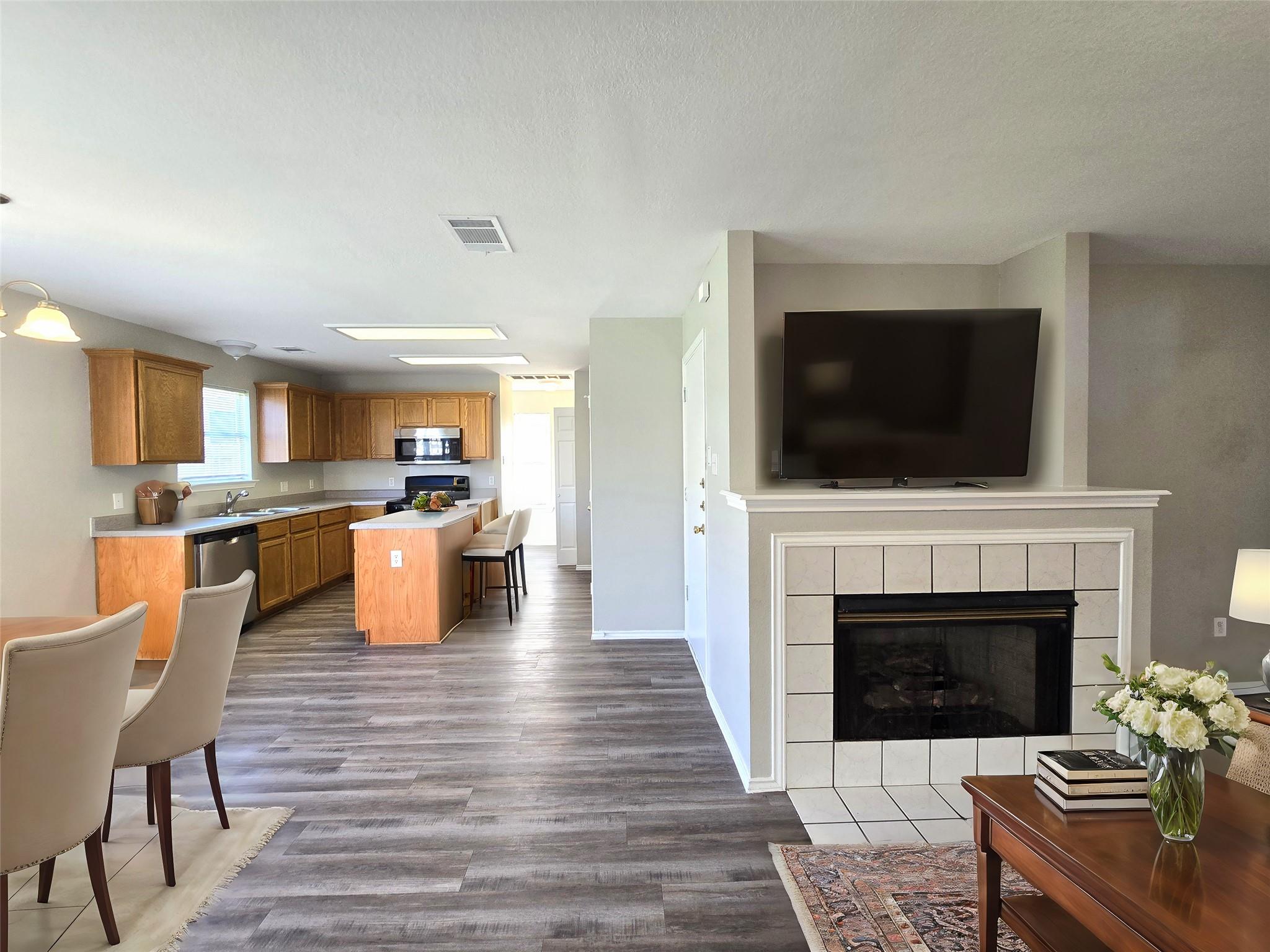 4533 Corran Ferry Loop Property Photo 5