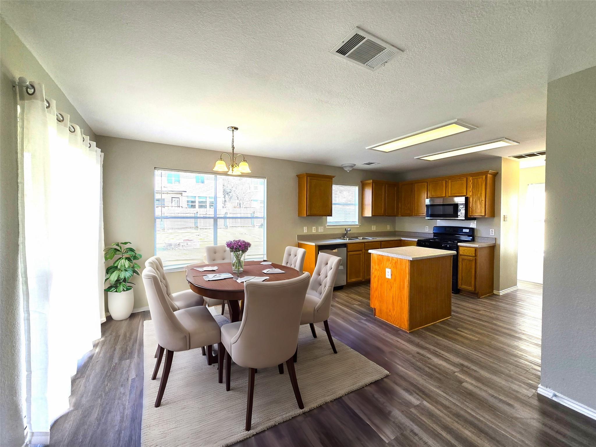 4533 Corran Ferry Loop Property Photo 6