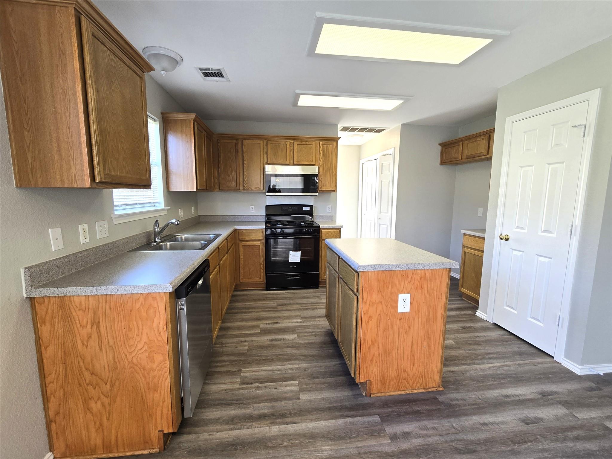 4533 Corran Ferry Loop Property Photo 8
