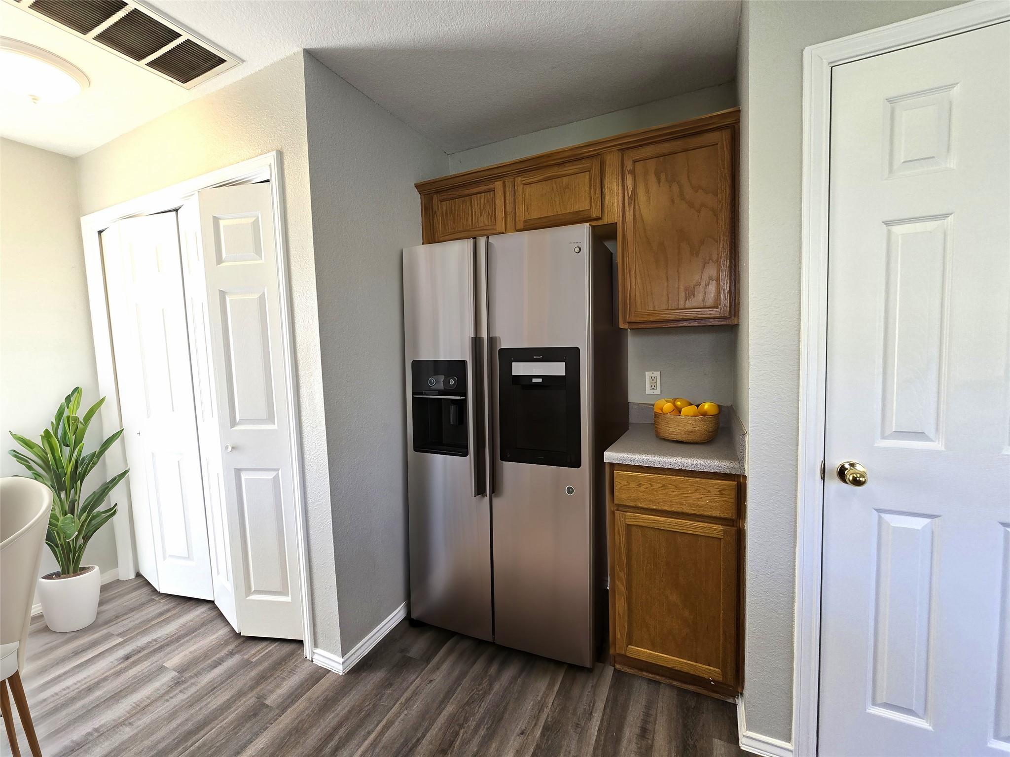 4533 Corran Ferry Loop Property Photo 9