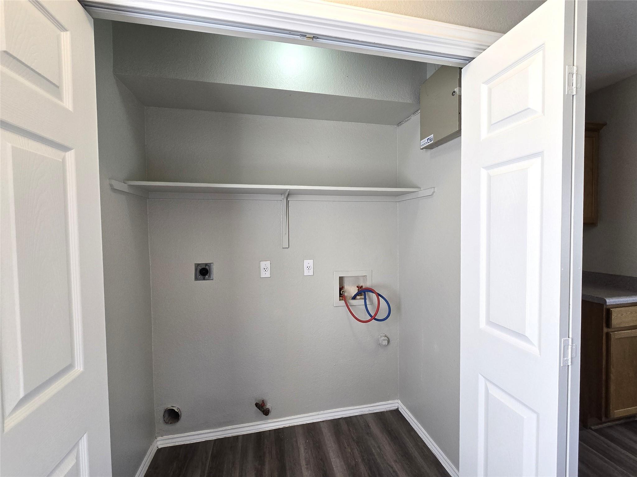 4533 Corran Ferry Loop Property Photo 11